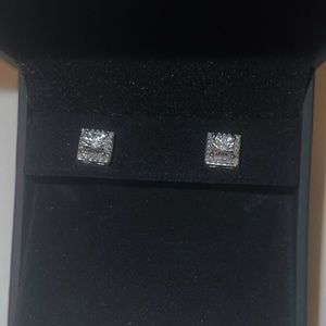 Peoples jewelry brand new earrings